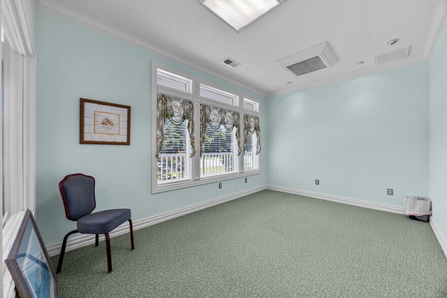 More Photos Of 8468 Caratoke Hwy, Powells Point Bank For Lease