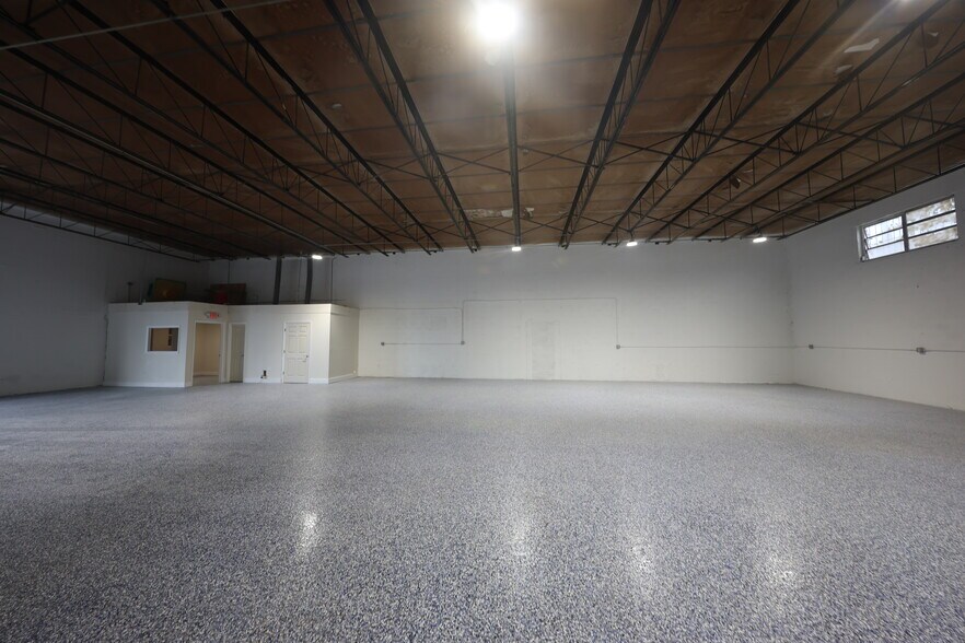 More Photos Of 670-698 W 84th St, Hialeah Unknown For Lease
