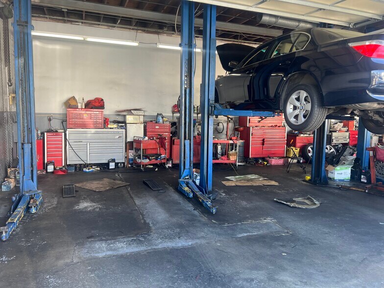 More Photos Of 17733 Chatsworth St, Granada Hills Auto Repair For Sale