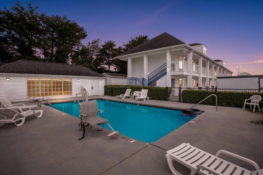 More Photos Of 164 Jameson Inn Dr, Forest City Hotel For Sale