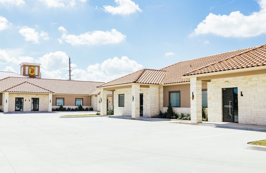 More Photos Of 8525 N Sam Houston Pkwy E, Humble Medical For Sale