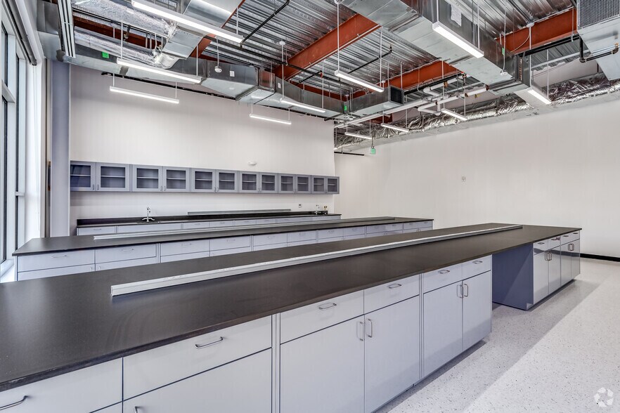 More Photos Of 12358 Parklawn Dr, North Bethesda Office For Lease