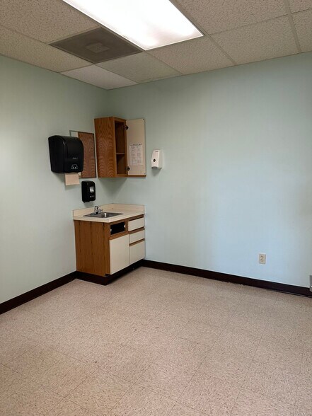 More Photos Of 961 Canal St, Syracuse Medical For Sale