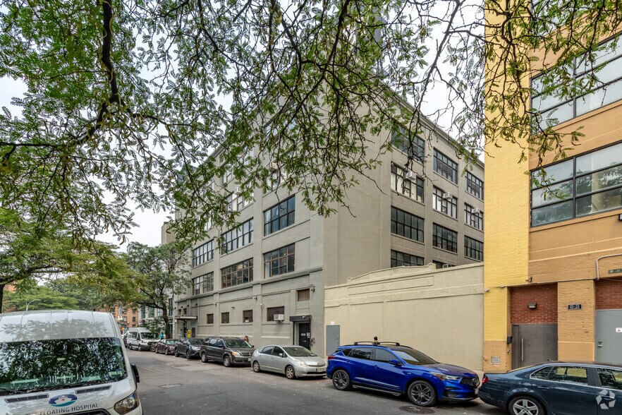 More Photos Of 21-07 41st Ave, Long Island City Industrial For Lease