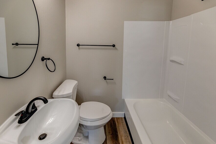 More Photos Of 302 N High St, Belleville Freestanding For Sale