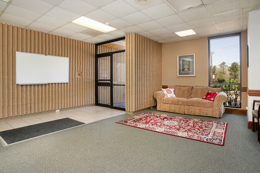 More Photos Of 9846 State Highway 31 E, Tyler Medical For Sale