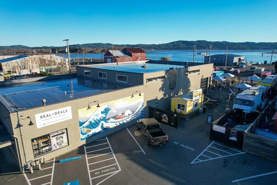 More Photos Of 775 N Front St, Coos Bay Bar For Sale