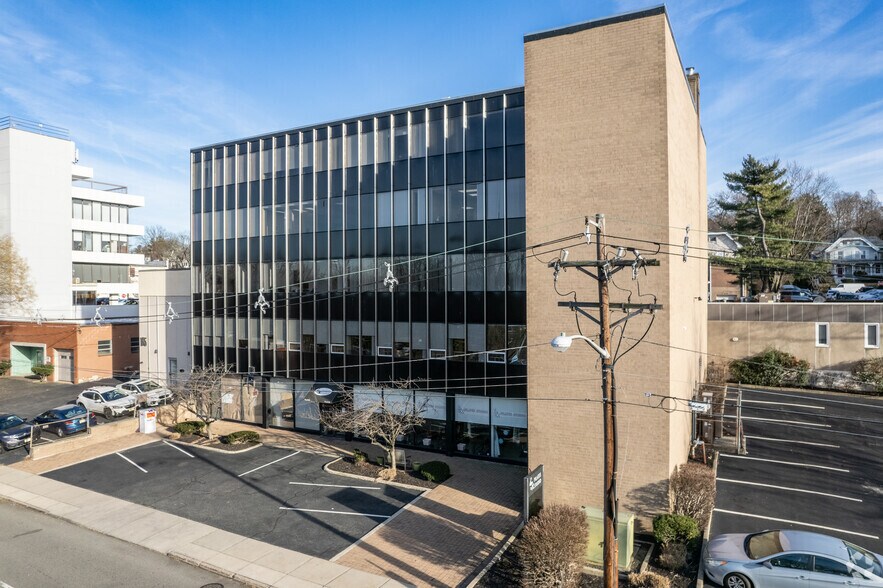 More Photos Of 155 N Dean St, Englewood Office For Lease