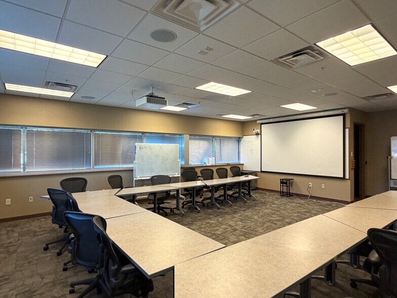 More Photos Of 5000 Springfield St, Dayton Office For Sale
