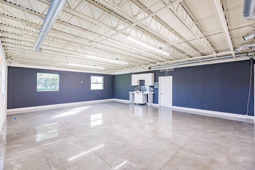 More Photos Of 2801 Greene St, Hollywood Industrial For Sale