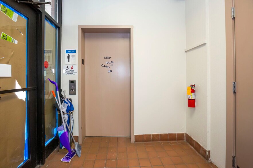 More Photos Of 873-875 6th St, Bremerton Bank For Lease