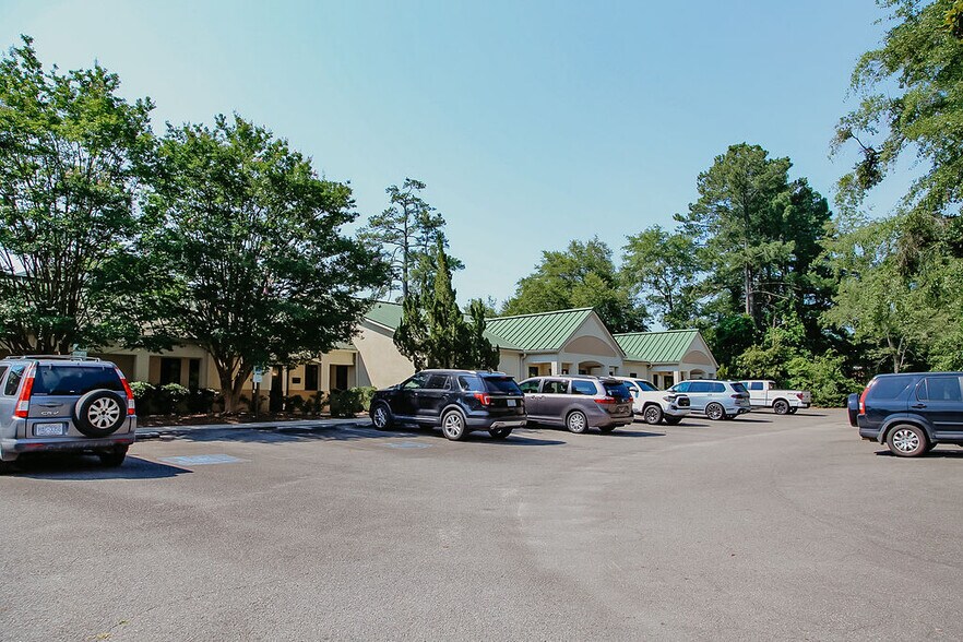 More Photos Of 670 SW Broad St, Southern Pines Office For Lease