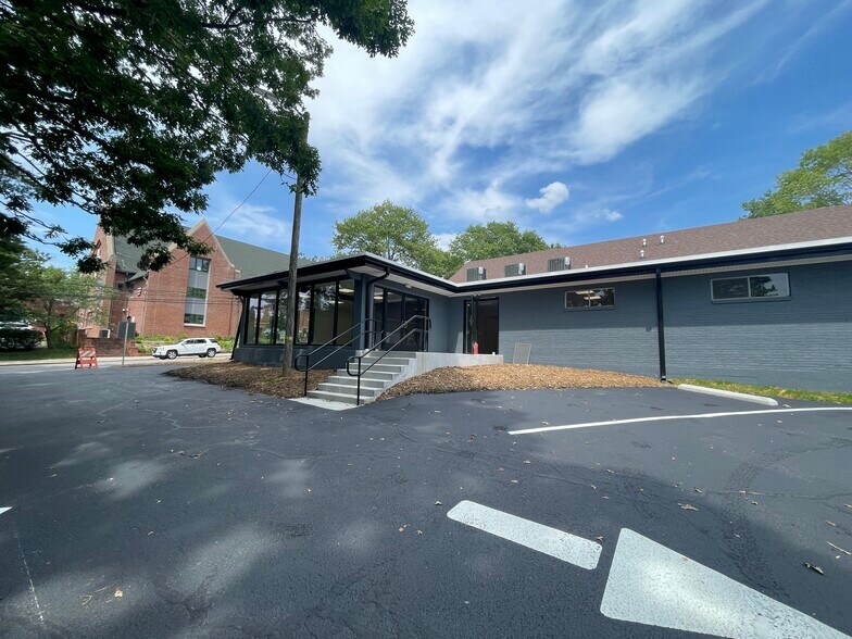 More Photos Of 125 E Chestnut St, Asheville Specialty For Lease