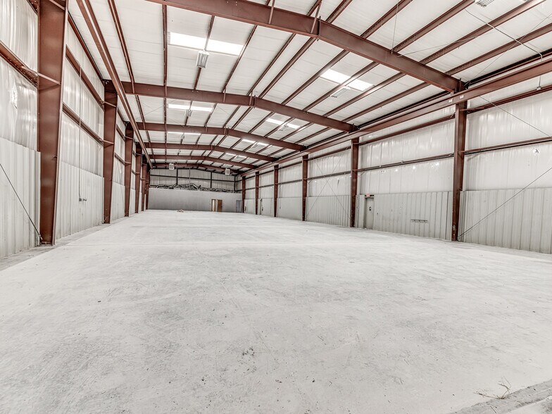 More Photos Of 4900 S Rockwell St, Oklahoma City Warehouse For Lease