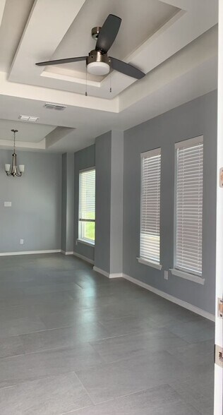 More Photos Of 800 W Sunset Valley St, Alton Apartments For Sale