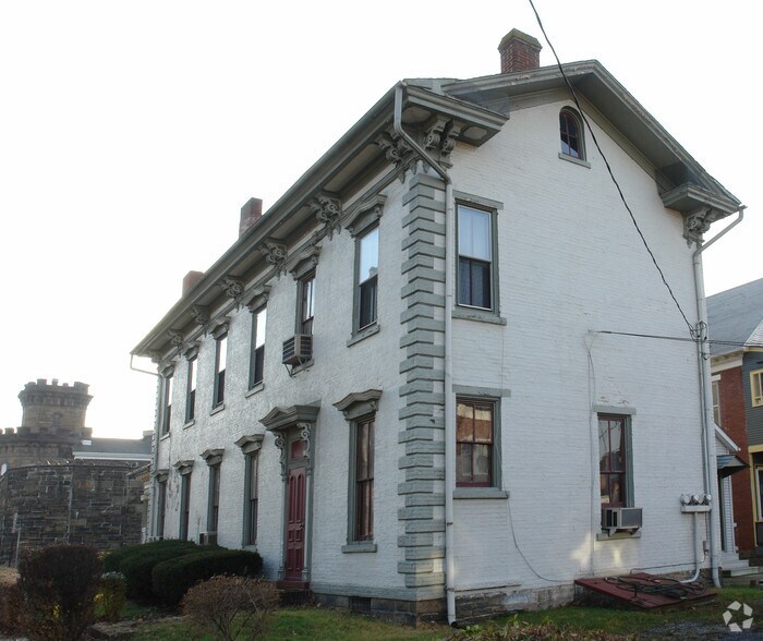More Photos Of 160 Arch St, Sunbury Office For Lease