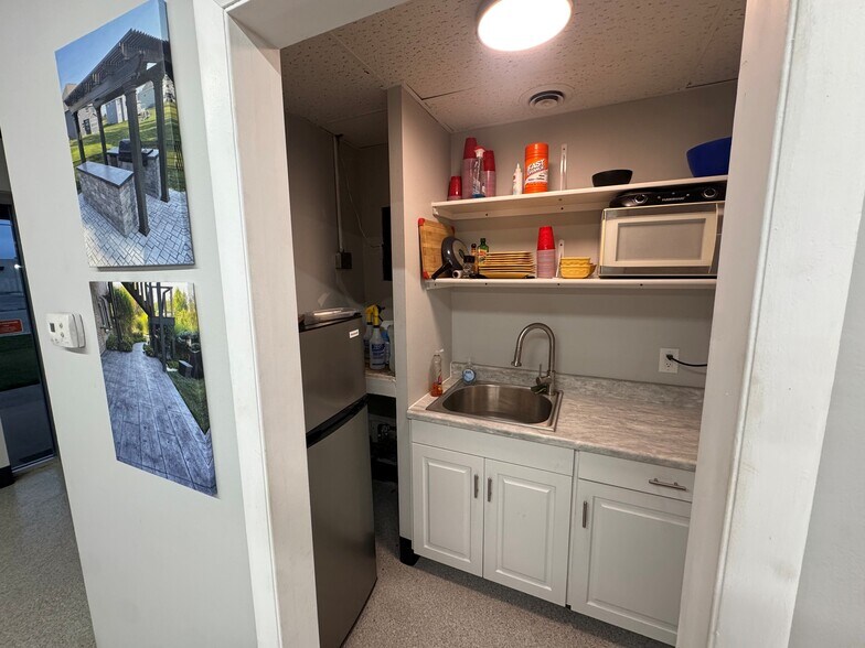 More Photos Of 5551-5553 Webster St, Dayton Warehouse For Sale