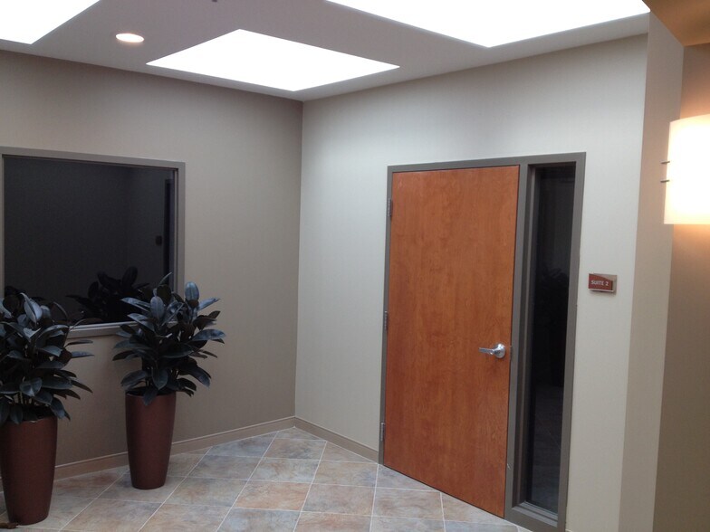 More Photos Of 19 Keewaydin Dr, Salem Research And Development For Lease