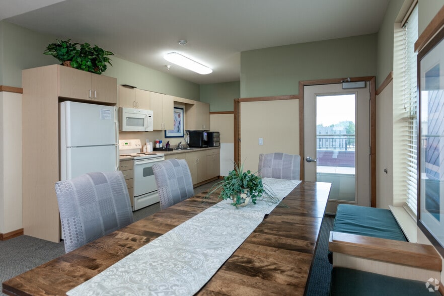 More Photos Of 2045 Atwood Ave, Madison Apartments For Lease