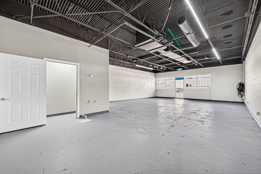 More Photos Of 13001-13011 Fondren Rd, Houston Unknown For Lease