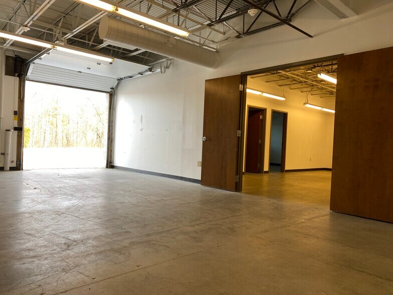 More Photos Of 34 Route 111, Derry Service For Lease