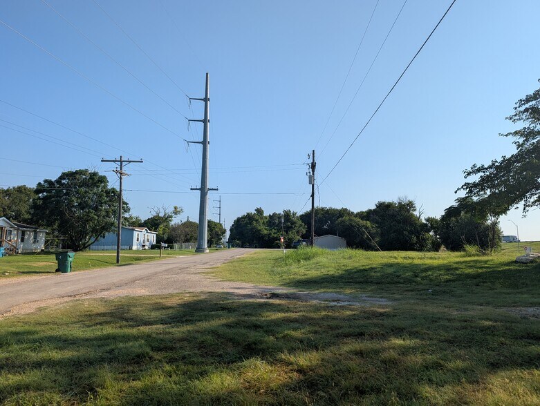 More Photos Of 16870 S Interstate 35, Bruceville Land For Sale