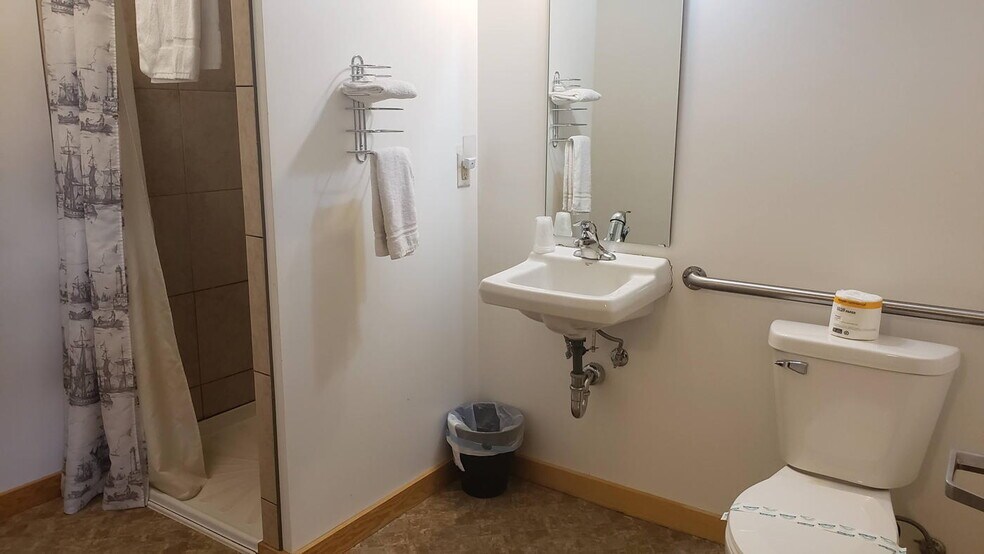 More Photos Of 9000 Congdon Blvd, Duluth Hotel For Sale