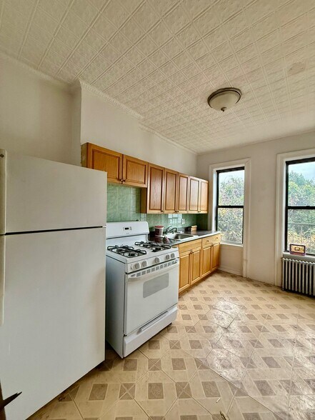 More Photos Of 2052 Gates Ave, Ridgewood Apartments For Sale