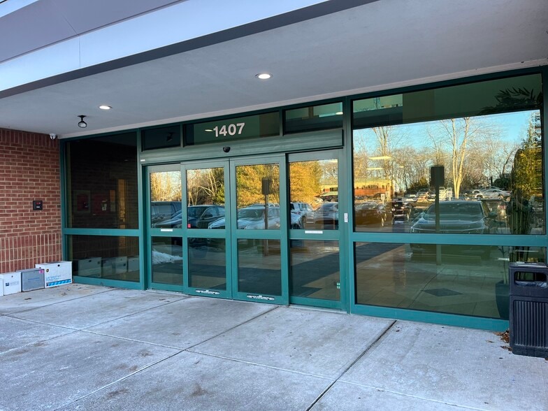 More Photos Of 1407 S County Trl, East Greenwich Medical For Lease