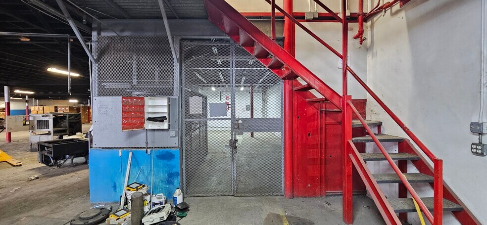 More Photos Of 2320 NW 147th St, Opa-locka Warehouse For Lease