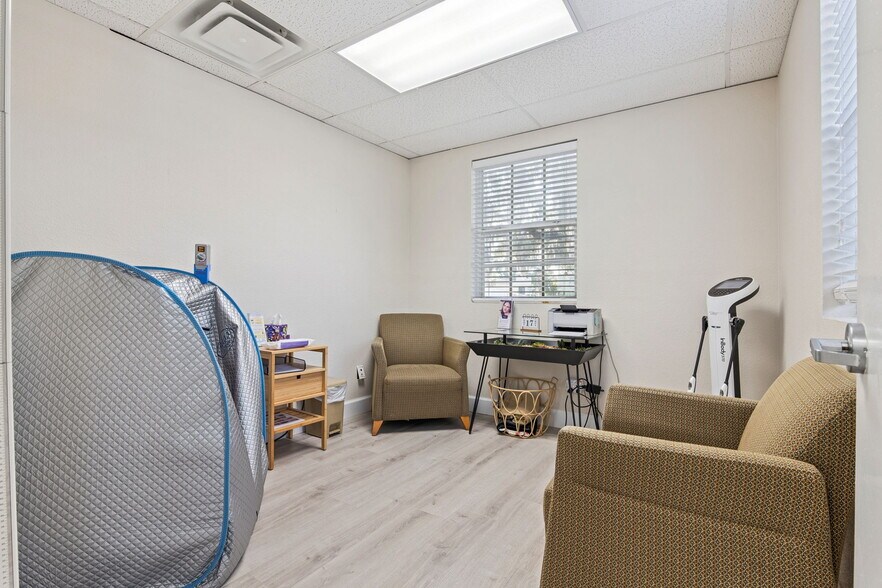 More Photos Of 17425 7th St, Montverde Office For Sale