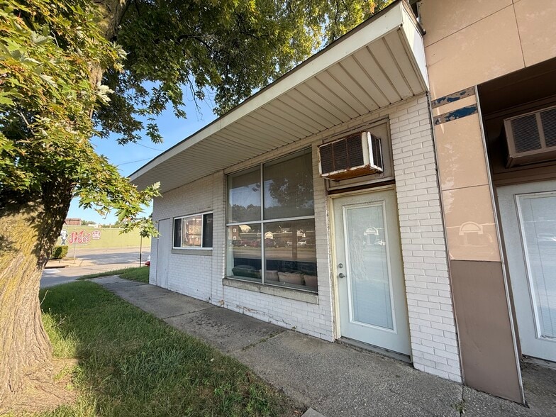 Primary Photo Of 4324 Monroe St, Toledo Storefront For Sale