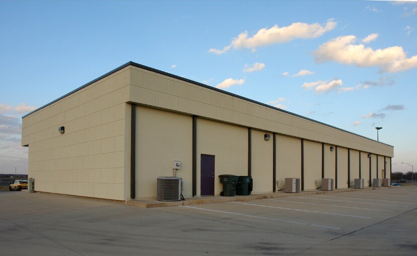 More Photos Of 1402 W Grant Ave, Pauls Valley General Retail For Lease