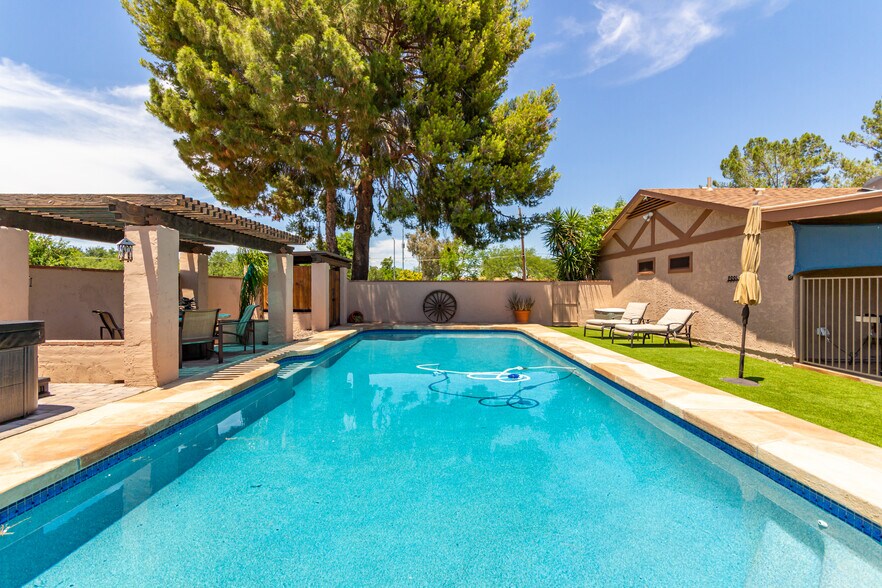 More Photos Of 3545 W Yorkshire Dr, Glendale Specialty For Sale