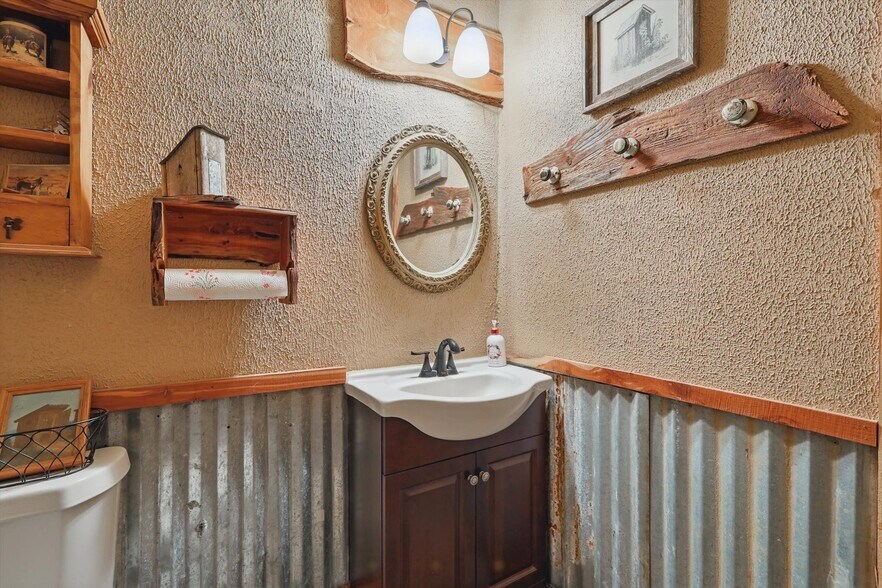 More Photos Of 206 W McCart St, Krum Storefront For Sale