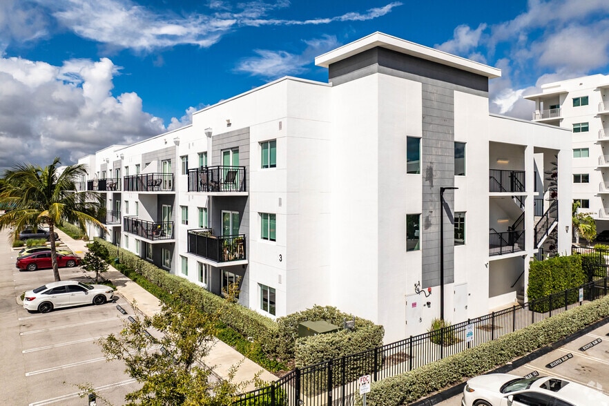 More Photos Of 1601 N Dixie Hwy, Lake Worth Apartments For Lease