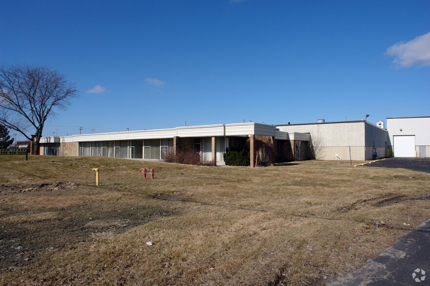 More Photos Of 33195 Harper Ave, Saint Clair Shores Manufacturing For Lease