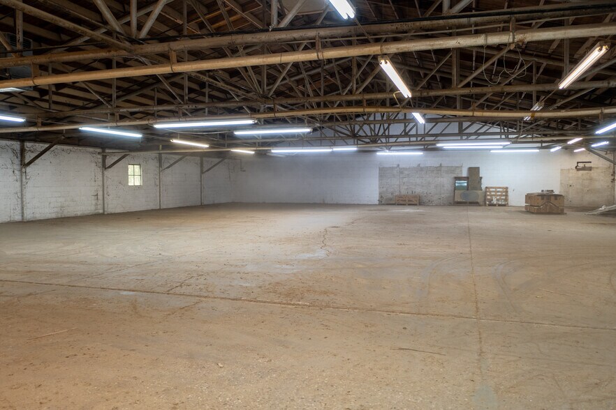 More Photos Of 440 Frankston St, Jacksonville Warehouse For Sale