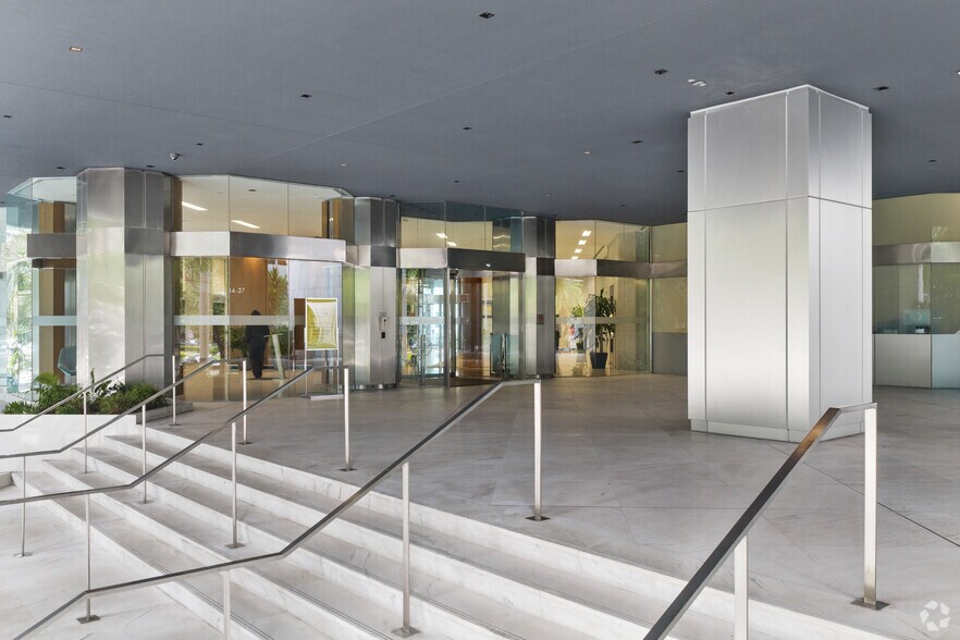 More Photos Of 1221 Brickell Ave, Miami Coworking Space
