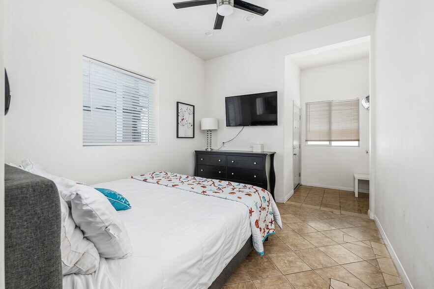 More Photos Of 714-16 York ct, San Diego Apartments For Sale