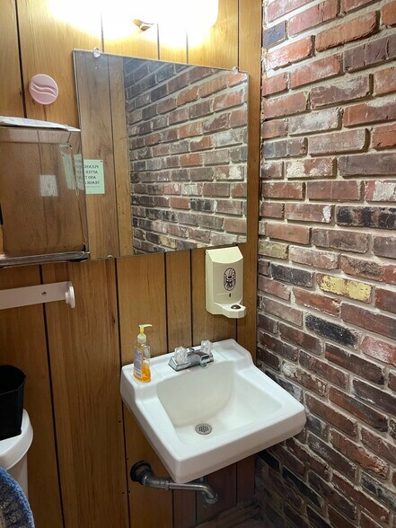 More Photos Of 2032 Wooddale Blvd, Baton Rouge Office For Lease