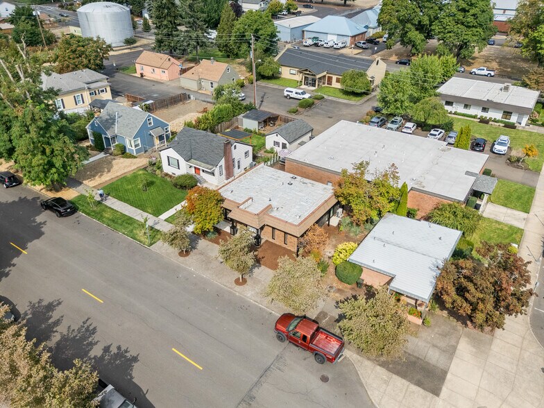 More Photos Of 310 NW 3rd Ave, Canby Office For Lease