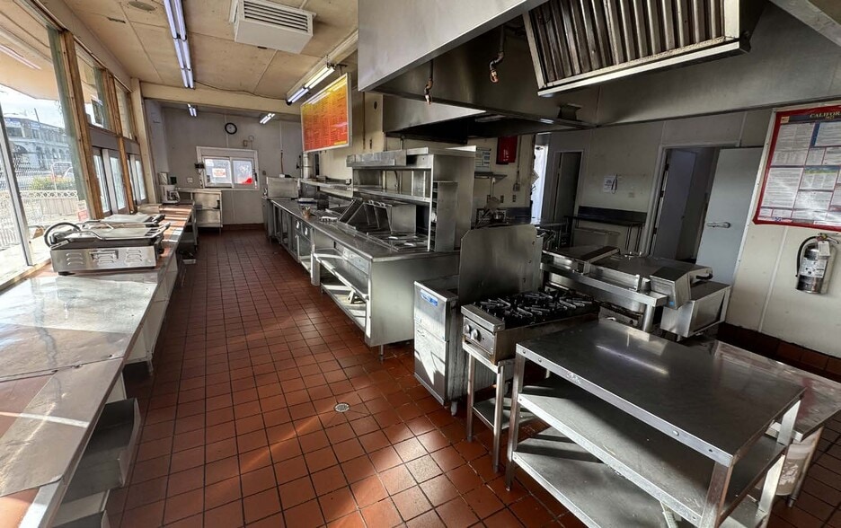 More Photos Of 901 S Pacific Ave, San Pedro Fast Food For Sale
