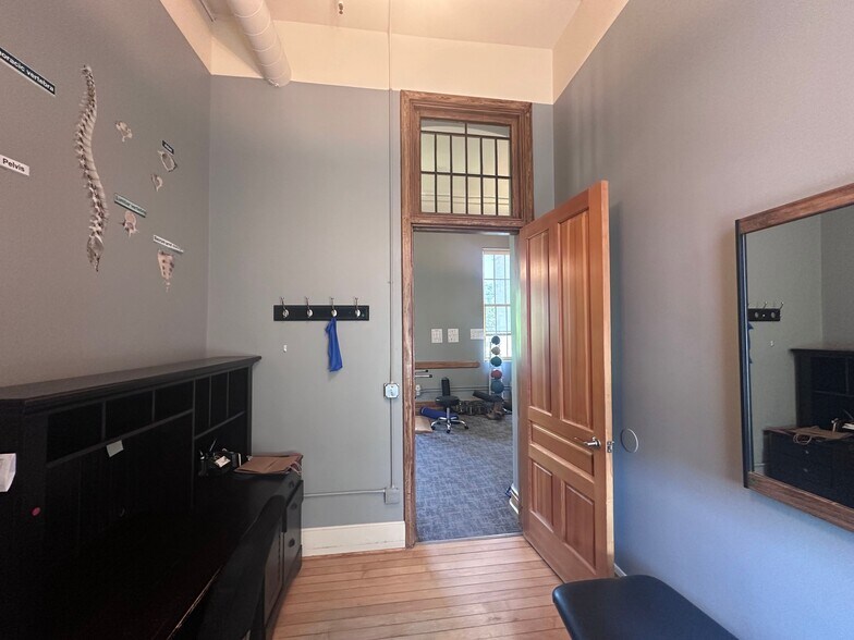 More Photos Of 830 Cottageview Dr, Traverse City Loft Creative Space For Sale