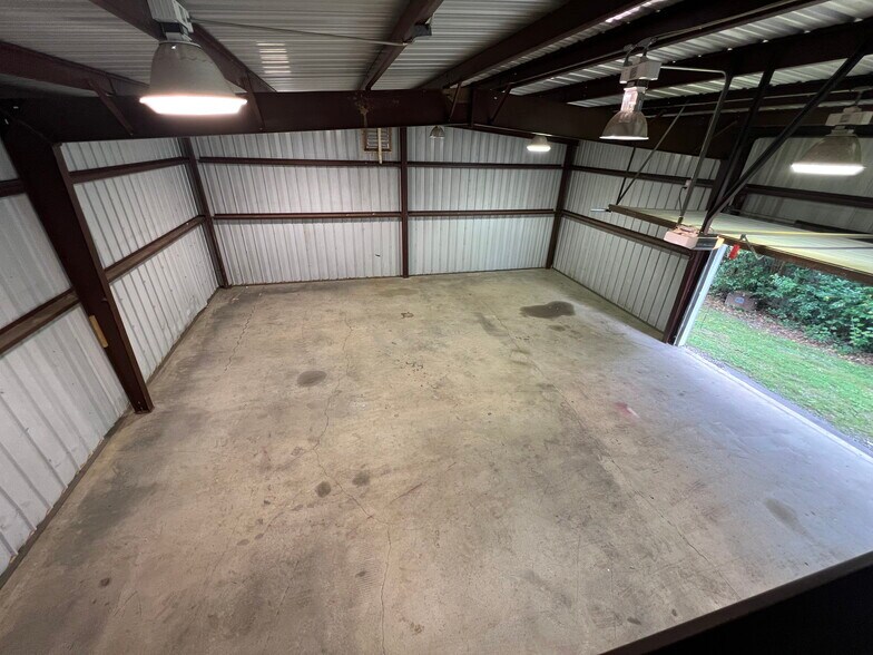 More Photos Of 3900 Miriam Dr, Charlotte Unknown For Lease