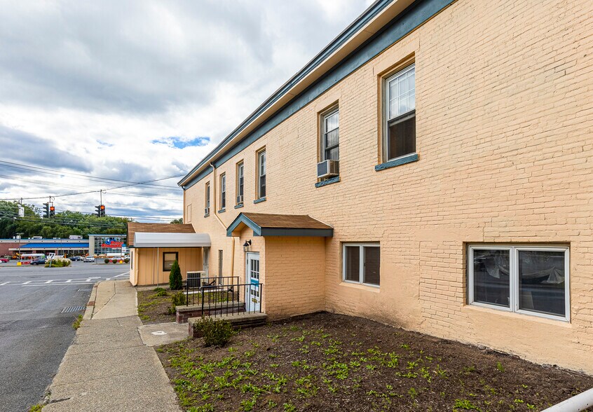 More Photos Of 141 Ulster Ave, Saugerties Storefront Retail Residential For Sale
