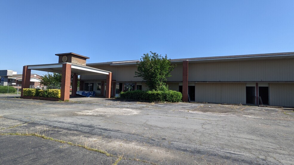 More Photos Of 107-n N Rand Dr, Searcy Hotel For Sale