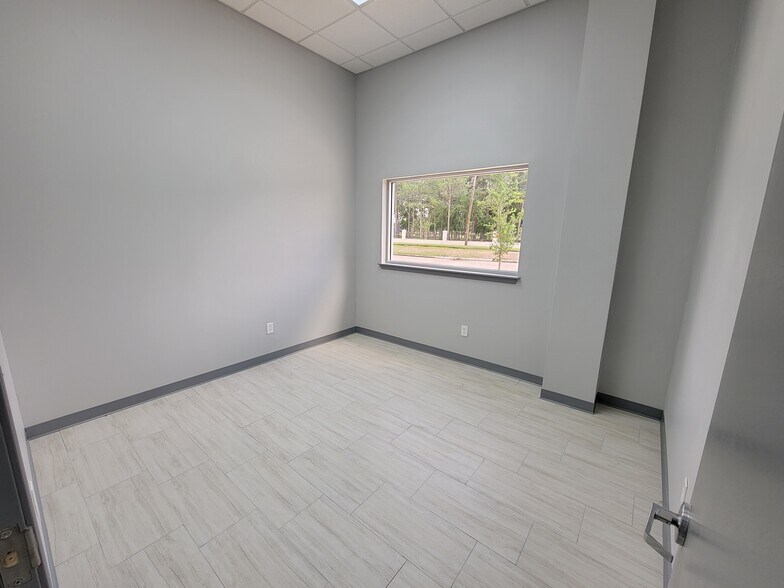 More Photos Of 12470 W Bellfort Ave, Houston Light Distribution For Lease