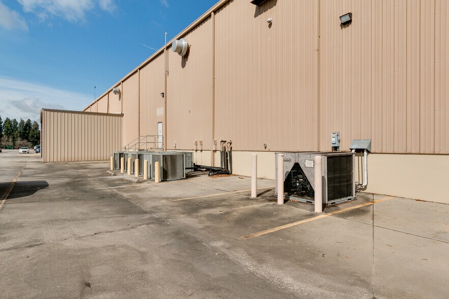 More Photos Of 4401 Fortune Pl, Melbourne Manufacturing For Lease