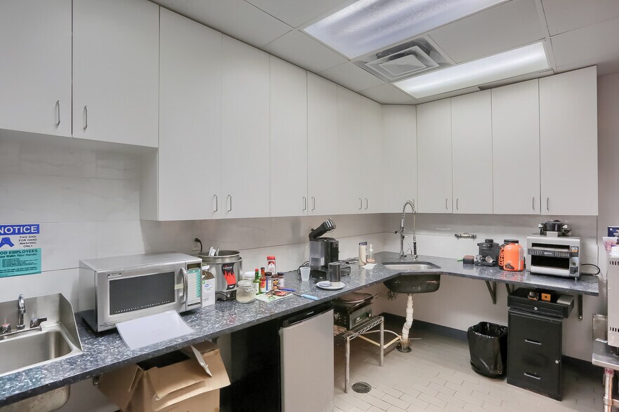 More Photos Of 150 Gamma Dr, Pittsburgh Light Manufacturing For Sale